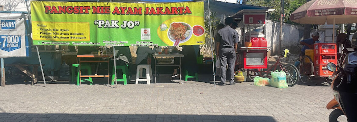 Tugu Pahlawan Sunday Morning Market